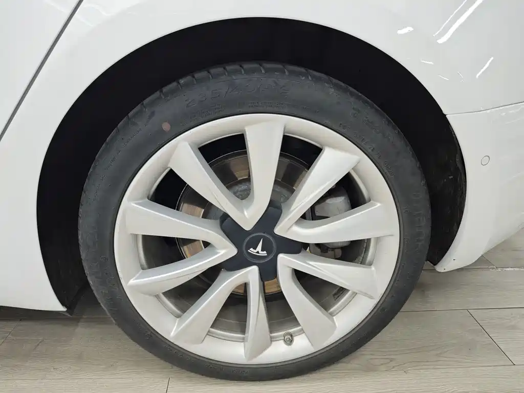 Tesla Model 3 — миниатюра 54