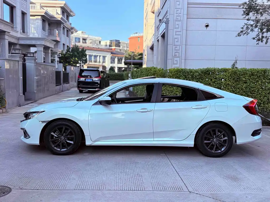 Honda Civic — миниатюра 8