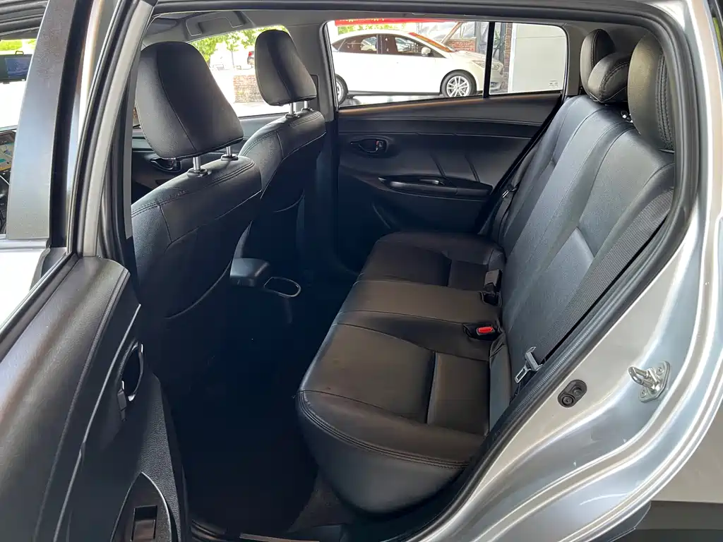 Toyota Yaris L — миниатюра 5