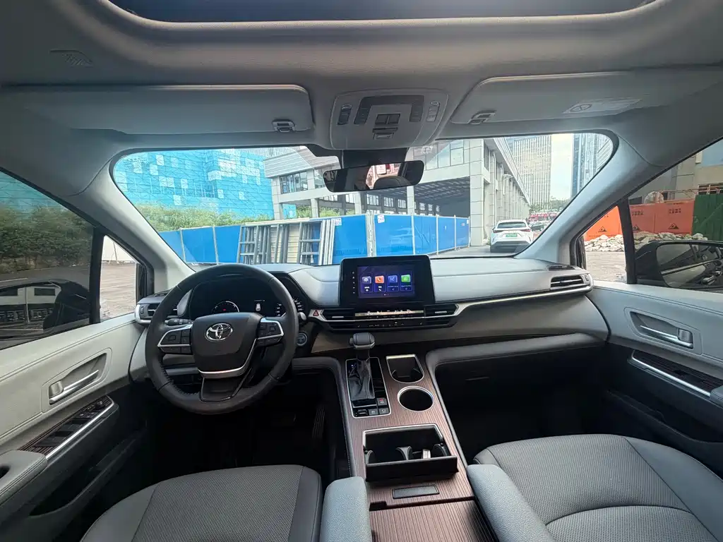 Toyota Sienna — миниатюра 6