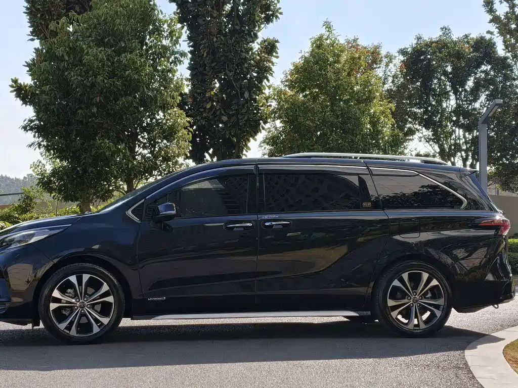 Toyota Granvia — миниатюра 9