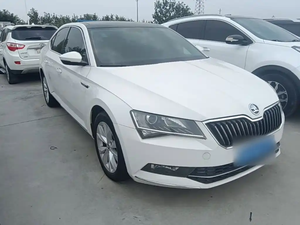 Skoda Superb — миниатюра 4