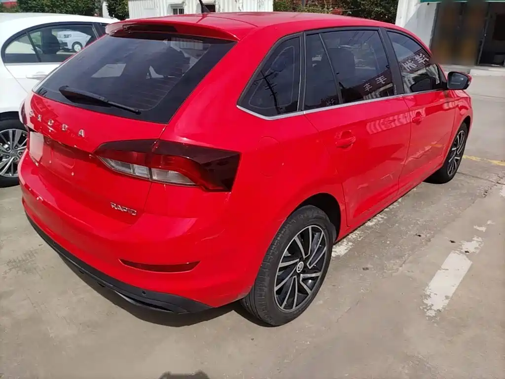 Skoda Rapid Spaceback — миниатюра 7