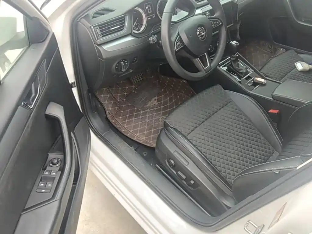 Skoda Superb — миниатюра 16
