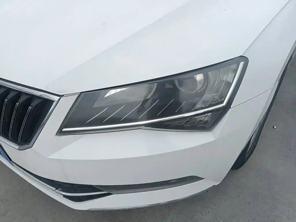Skoda Superb — миниатюра 24
