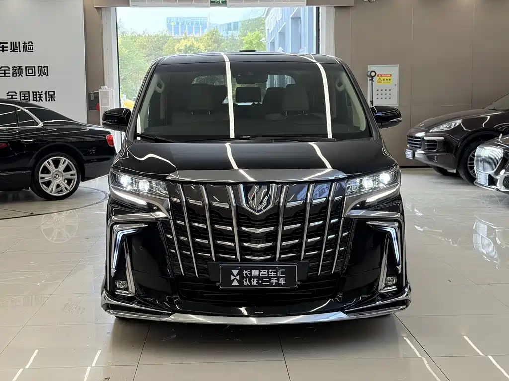 Toyota Alphard — миниатюра 2