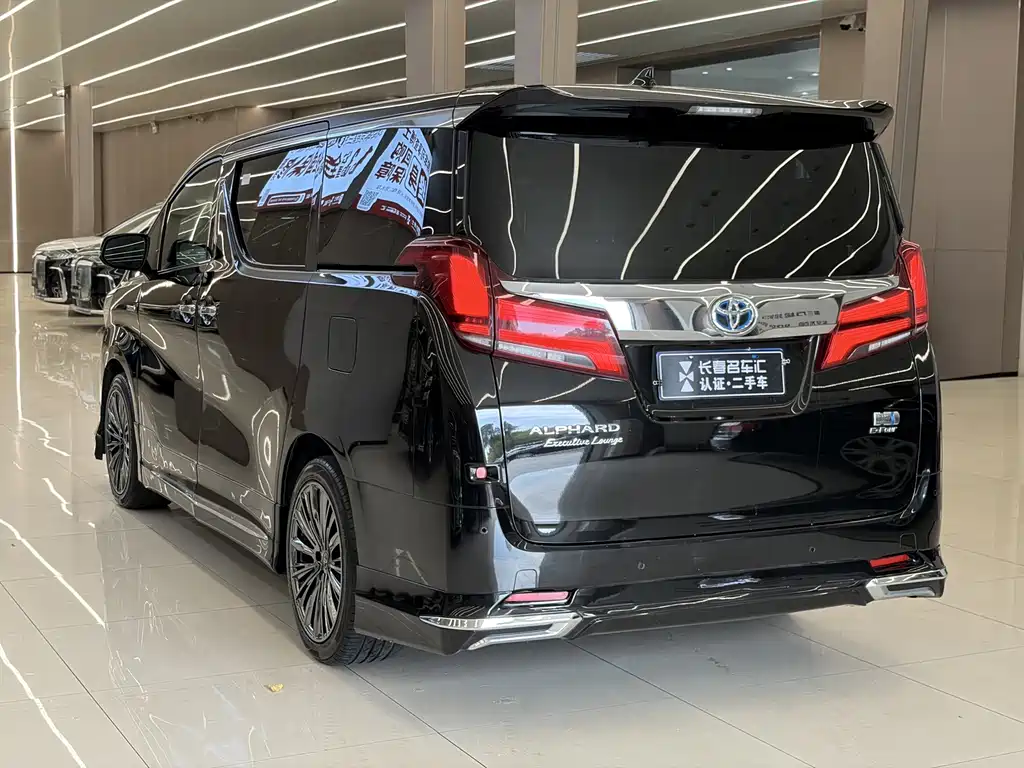 Toyota Alphard — миниатюра 21