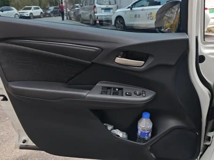 Honda Fit — миниатюра 7
