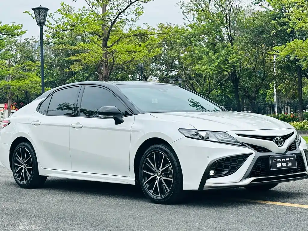 Toyota Camry — миниатюра 3