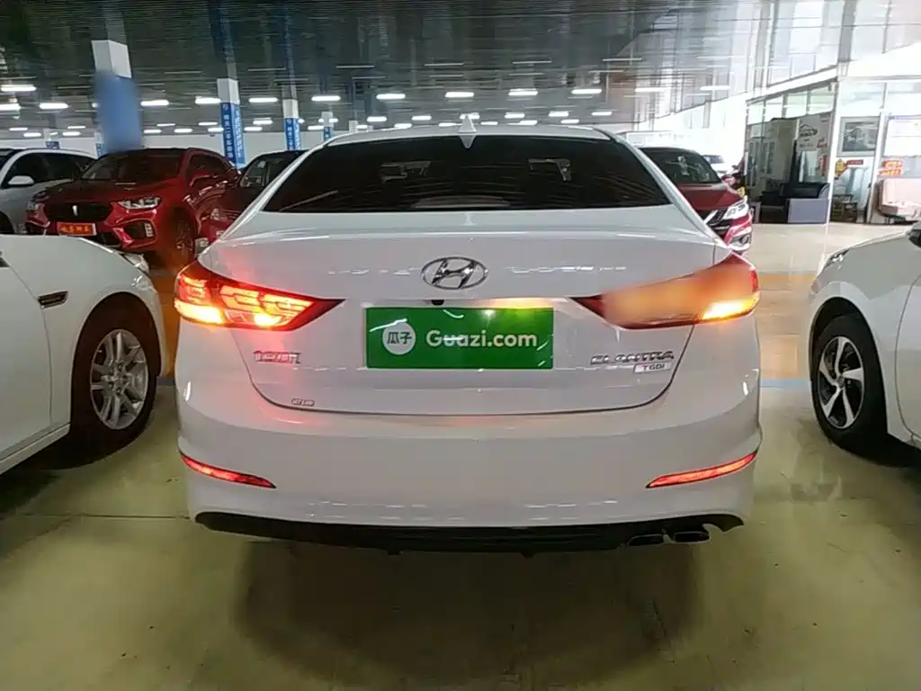 Hyundai Elantra — миниатюра 6