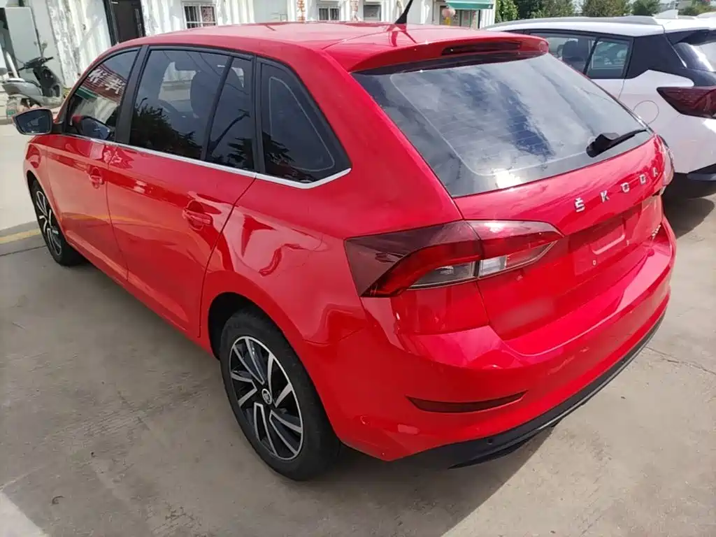 Skoda Rapid Spaceback — миниатюра 5