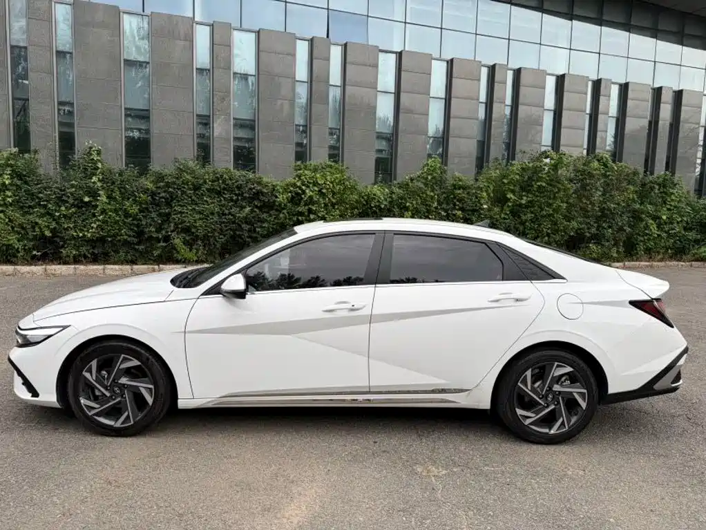 Hyundai Elantra — миниатюра 5