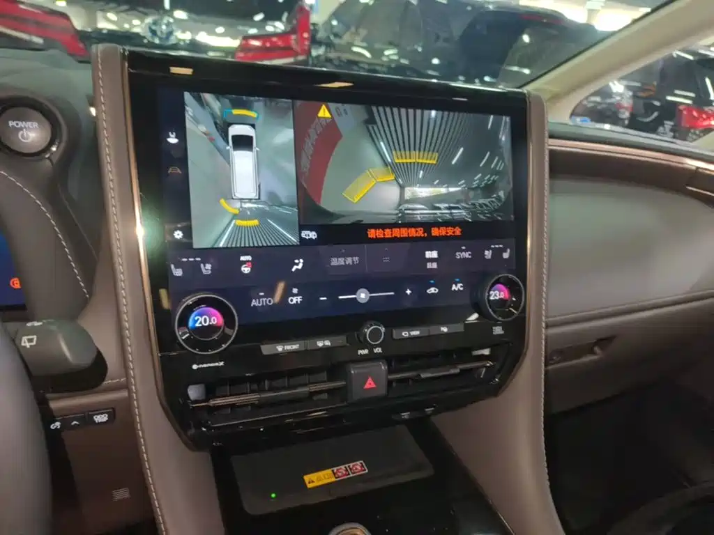 Toyota Alphard — миниатюра 13