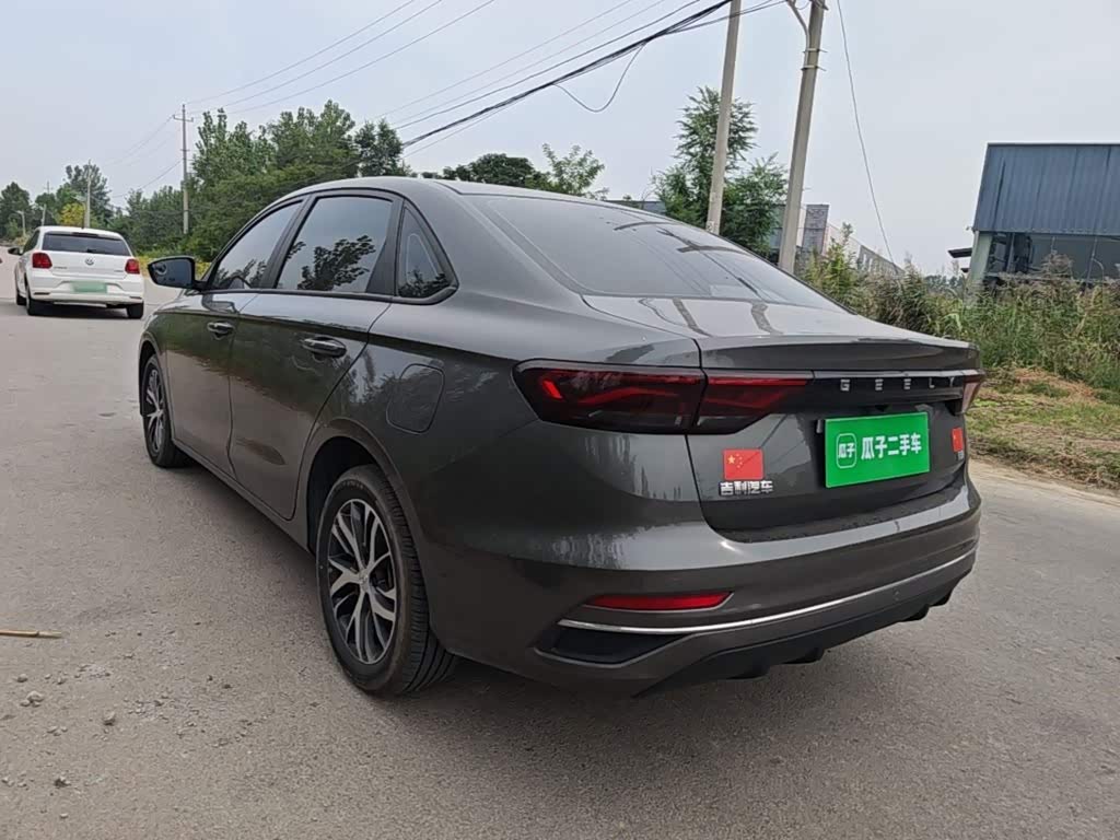 Geely Emgrand 1.5 л 2024 г. Серебристо-серый, пробег 5800 км