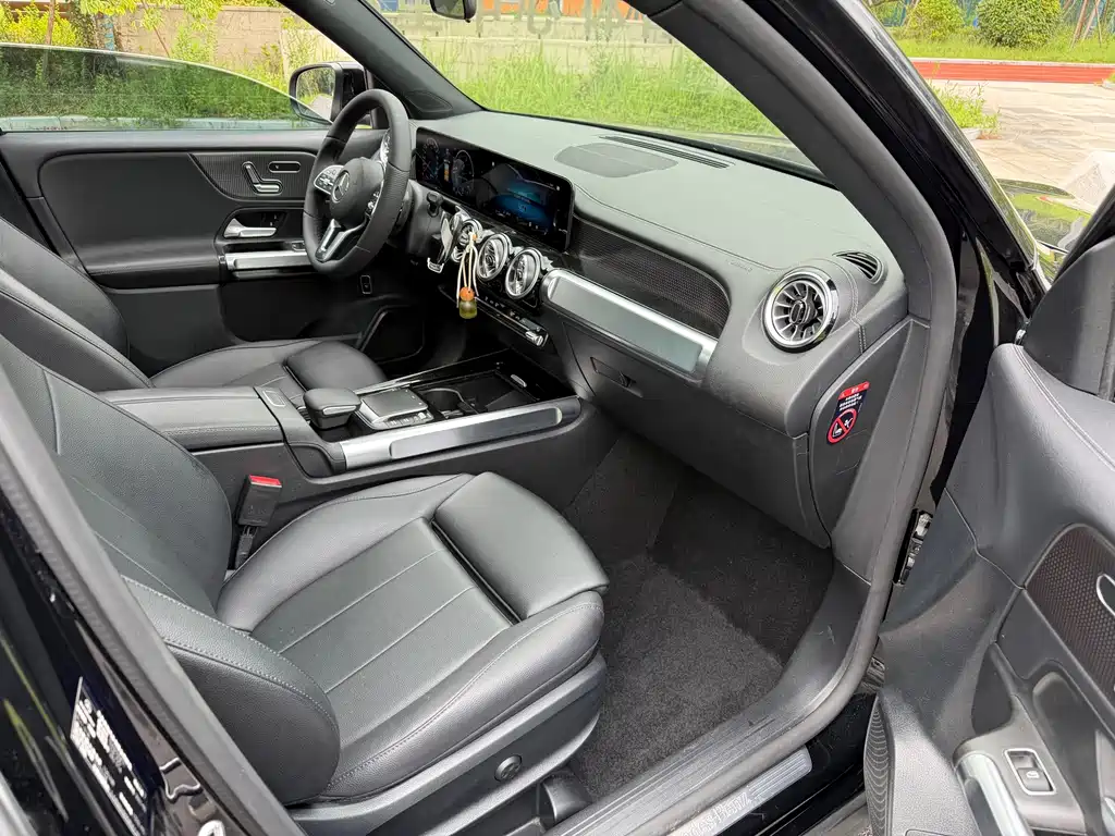 Mercedes-Benz GLB — миниатюра 11