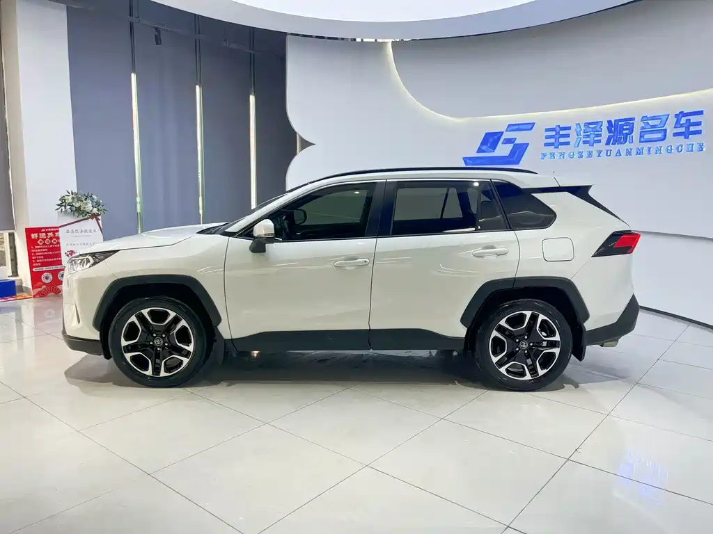 Toyota RAV4 — миниатюра 3