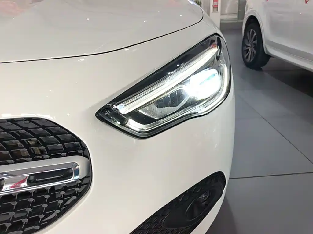 Mercedes-Benz GLA — миниатюра 24
