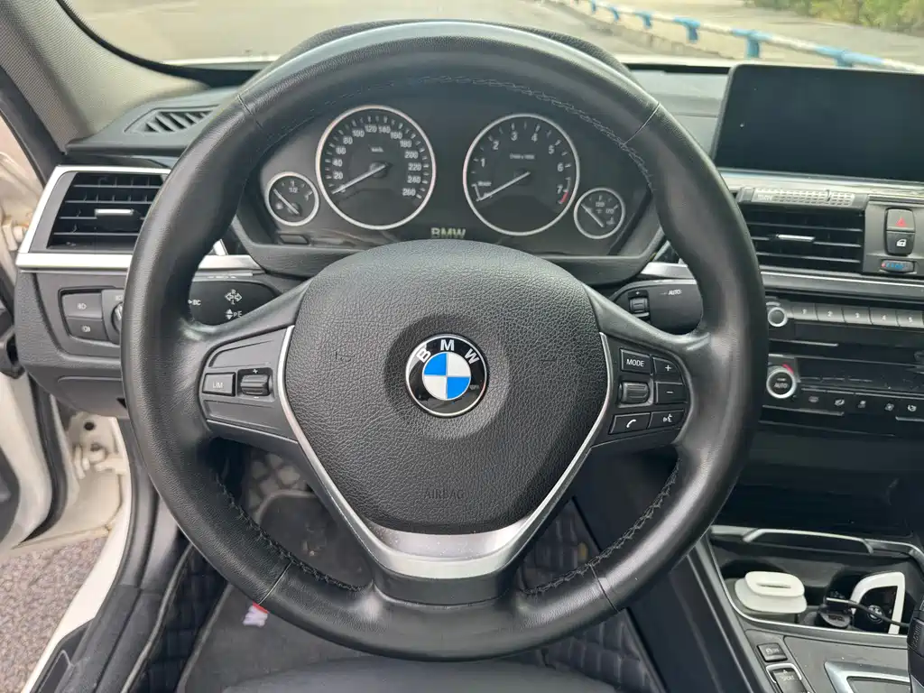 BMW 3 Series — миниатюра 13