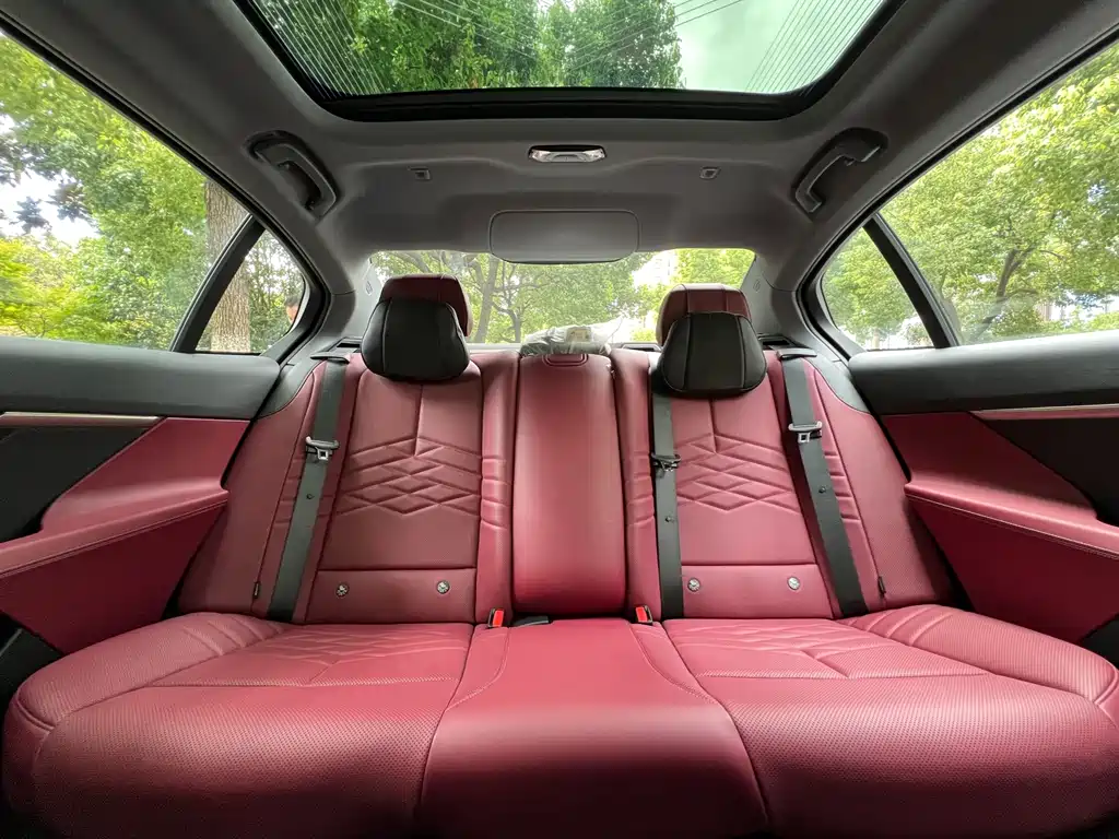 BMW 5 Series — миниатюра 13