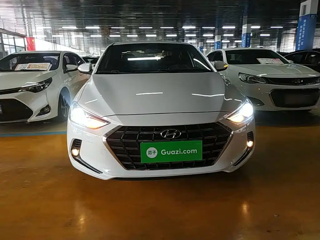 Hyundai Elantra — миниатюра 3