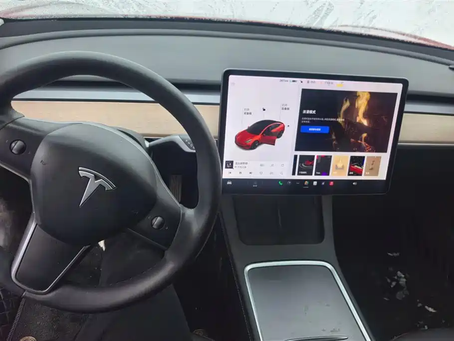 TESLA MODEL 3
