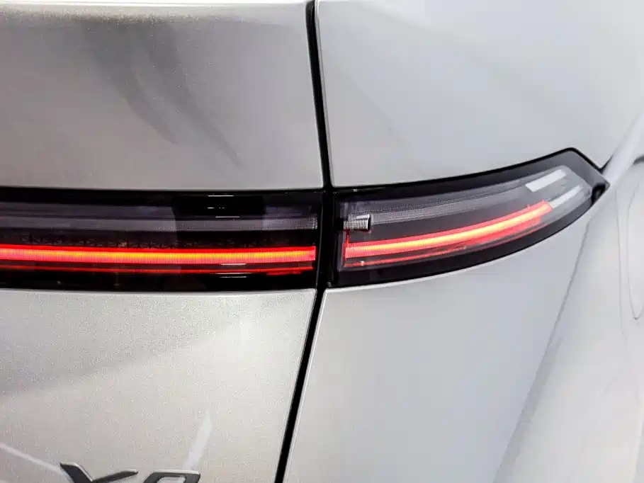 XPeng X9 — миниатюра 30