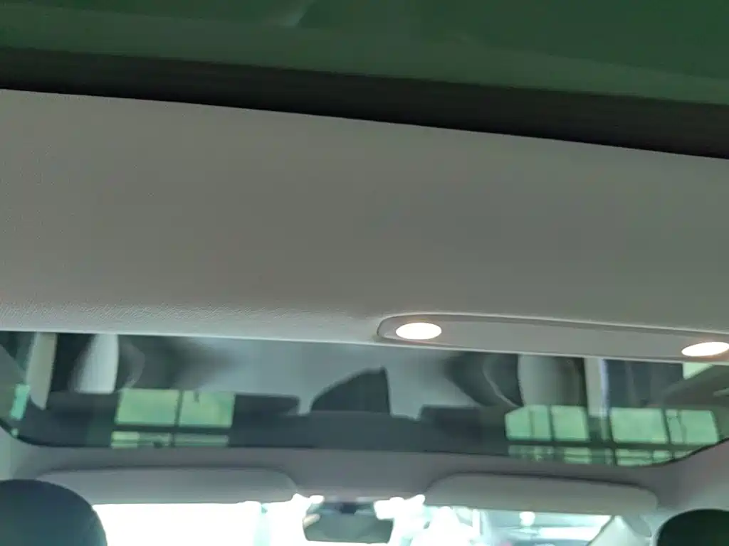 Tesla Model 3 — миниатюра 18