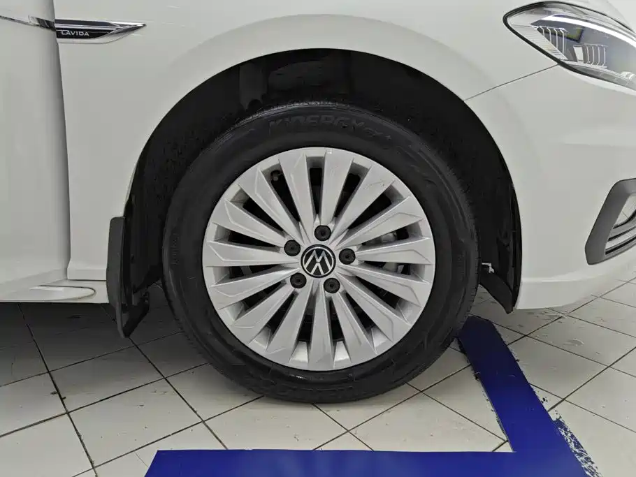 Volkswagen Lavida — миниатюра 6