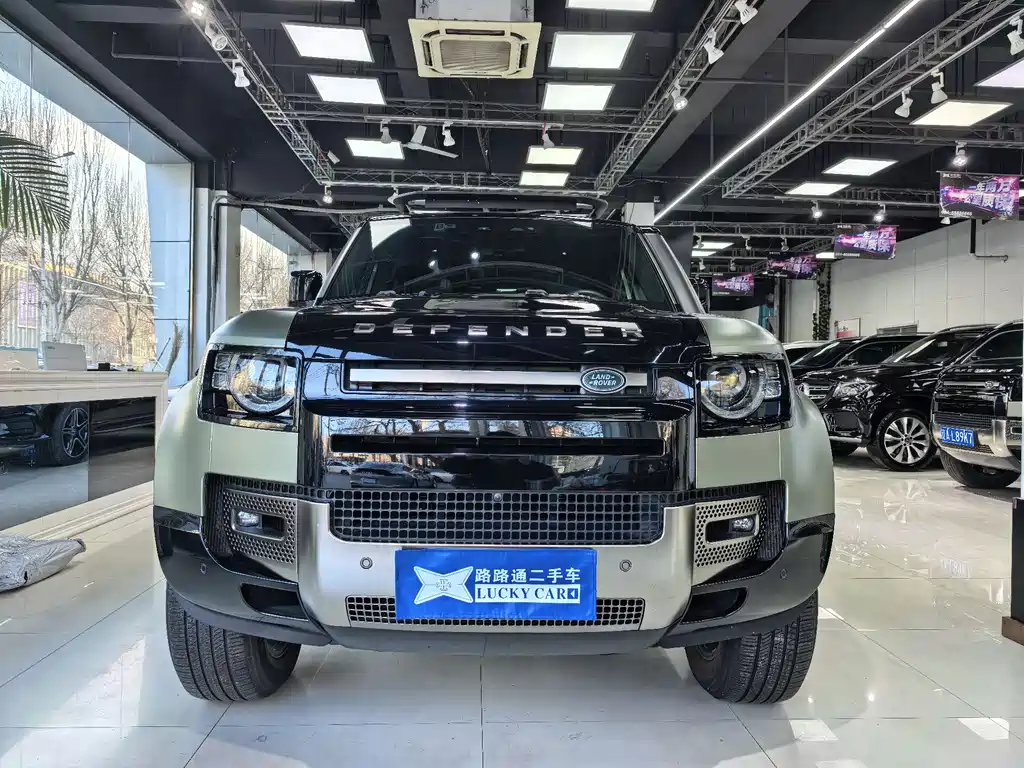 LAND ROVER DEFENDER