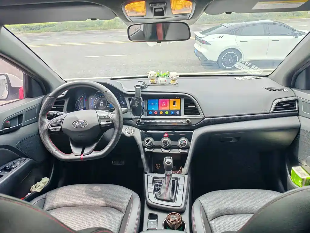 Hyundai Elantra — миниатюра 13
