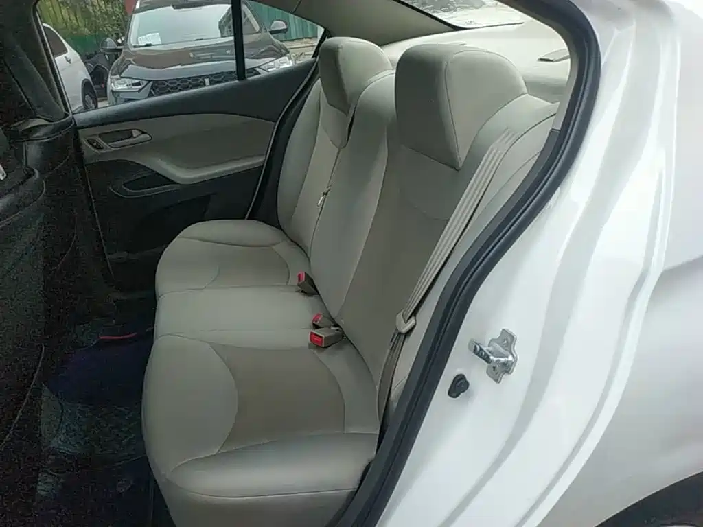 Chevrolet Sail — миниатюра 17
