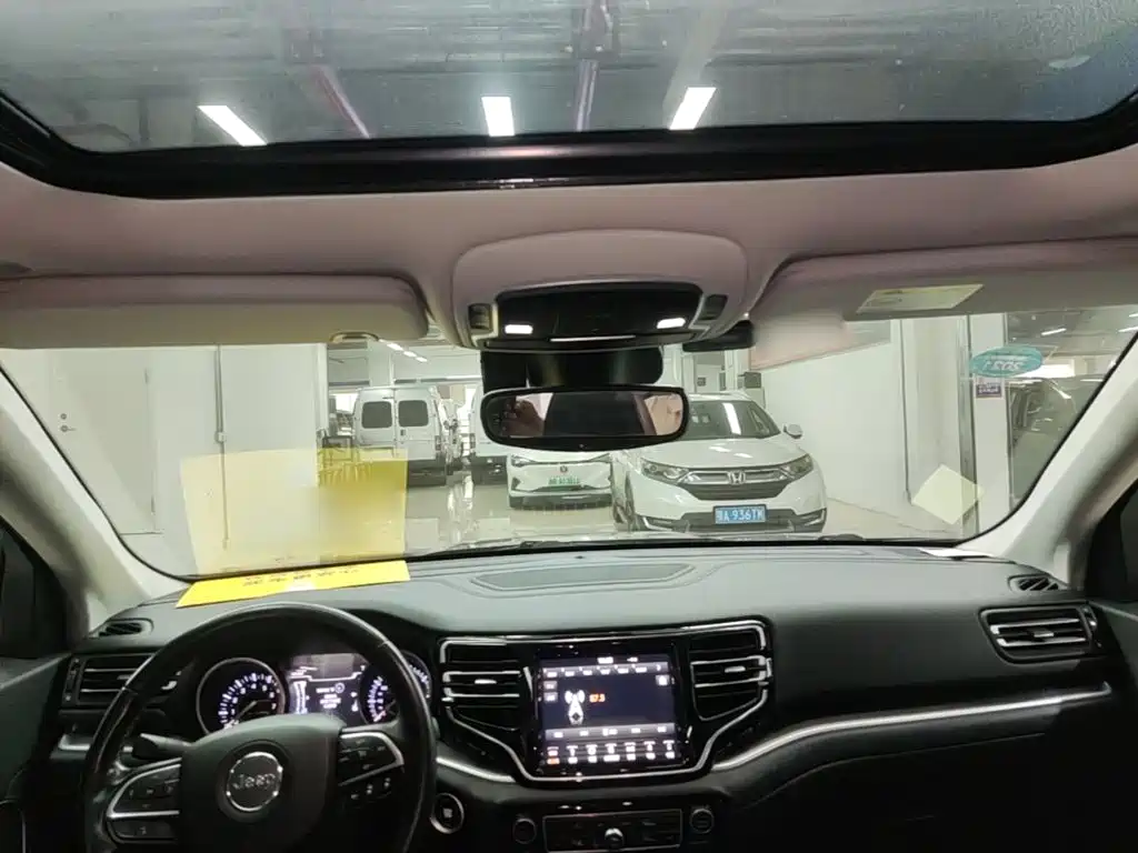 Jeep Grand Commander — миниатюра 18