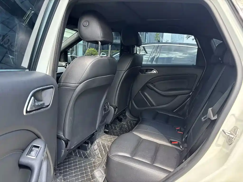 Mercedes-Benz B-Class — миниатюра 6
