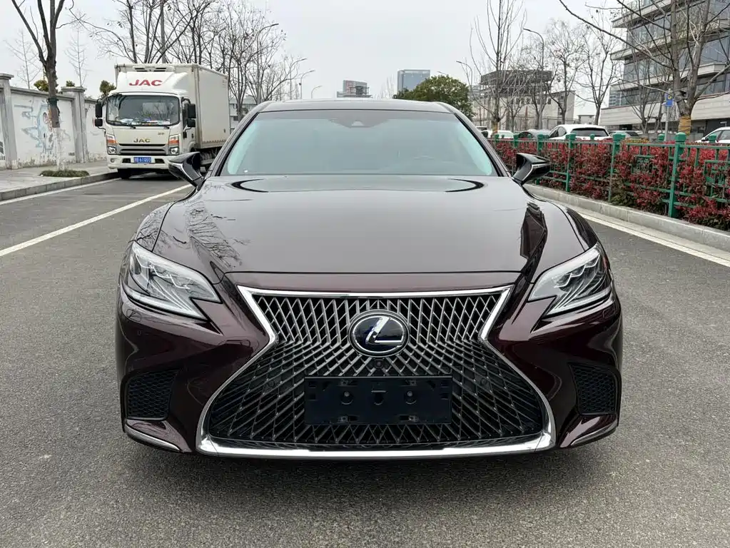 Lexus LS — миниатюра 2