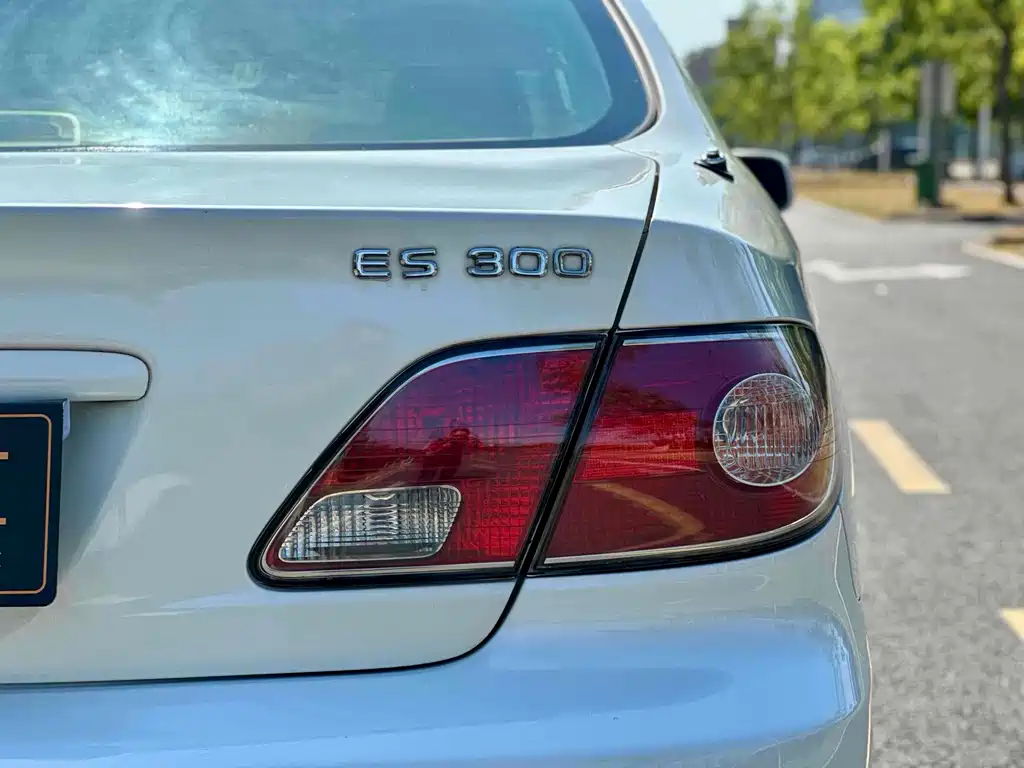 Lexus ES — миниатюра 9