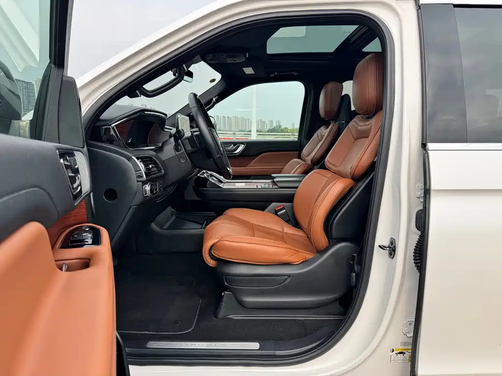 Lincoln Navigator — миниатюра 16