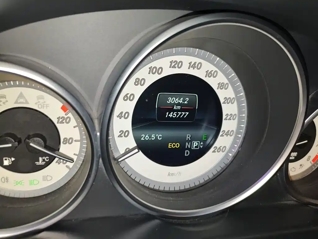 Mercedes-Benz E-Class — миниатюра 5