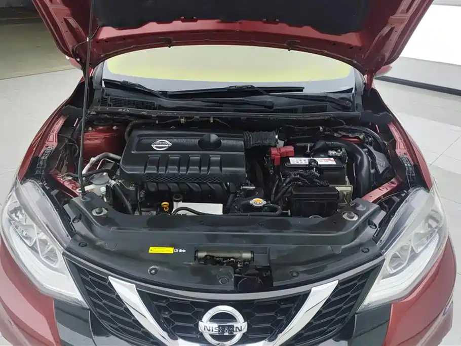 NISSAN TIIDA