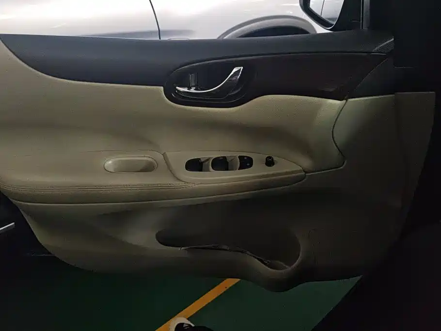 Nissan Tiida — миниатюра 7