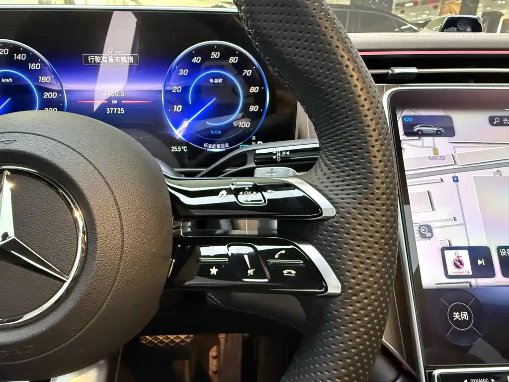 Mercedes-Benz EQE SUV — миниатюра 23