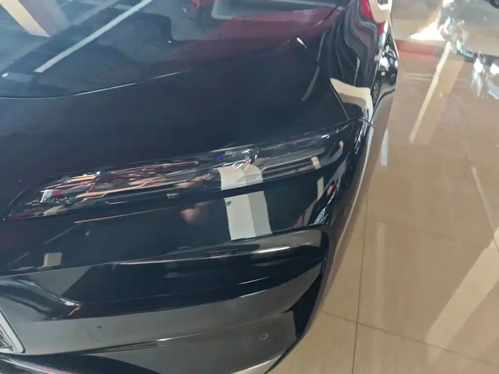 BMW 7 Series — миниатюра 6