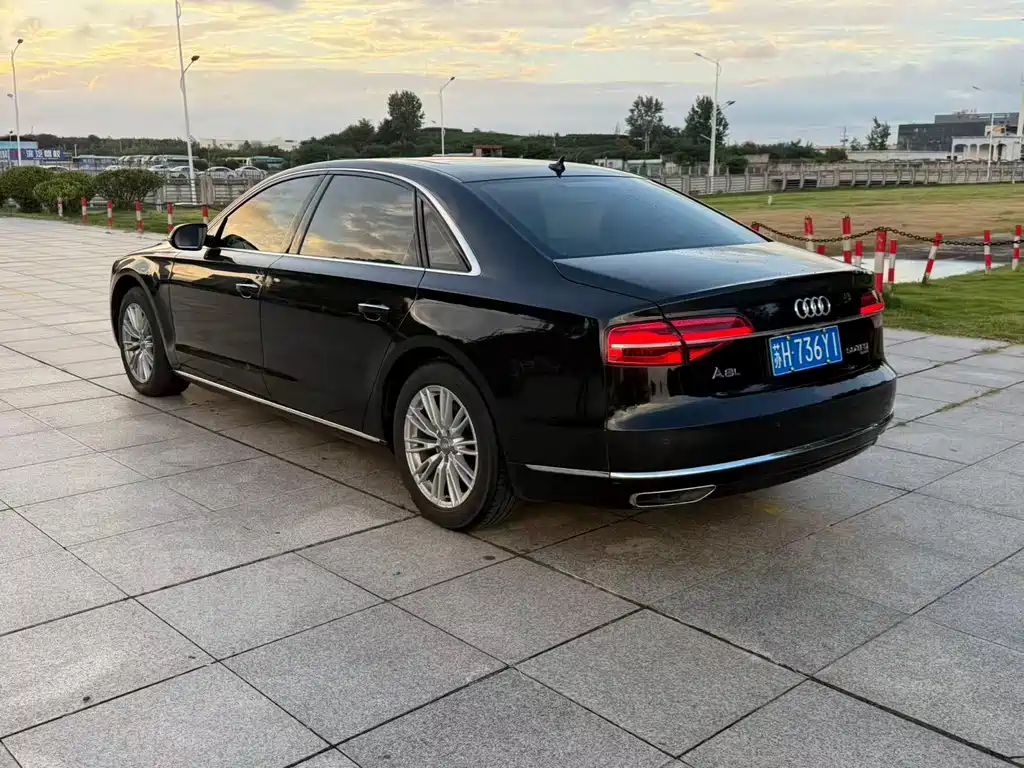 Audi A8 — миниатюра 7
