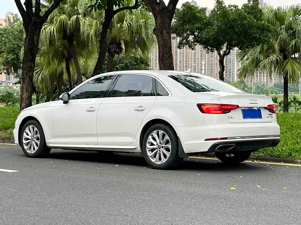 AUDI A4L