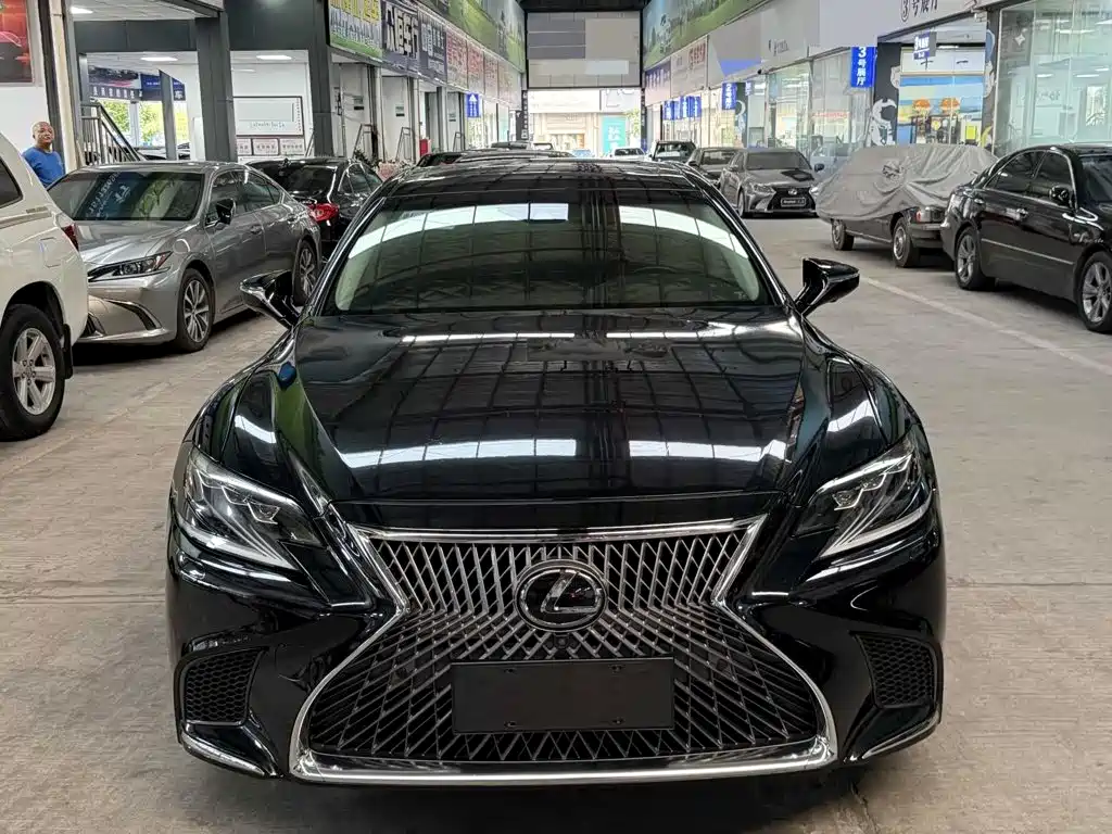 Lexus LS — миниатюра 2