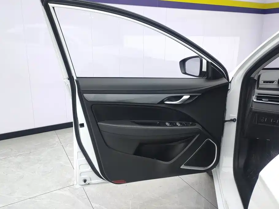 Geely Emgrand — миниатюра 7