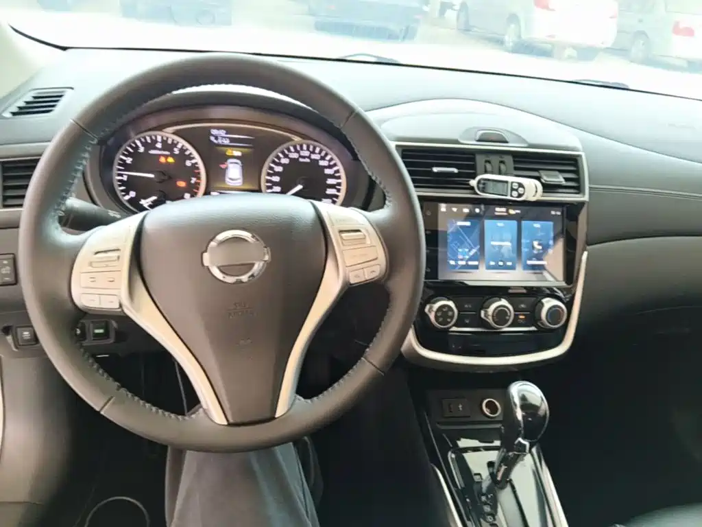 Nissan Tiida — миниатюра 10