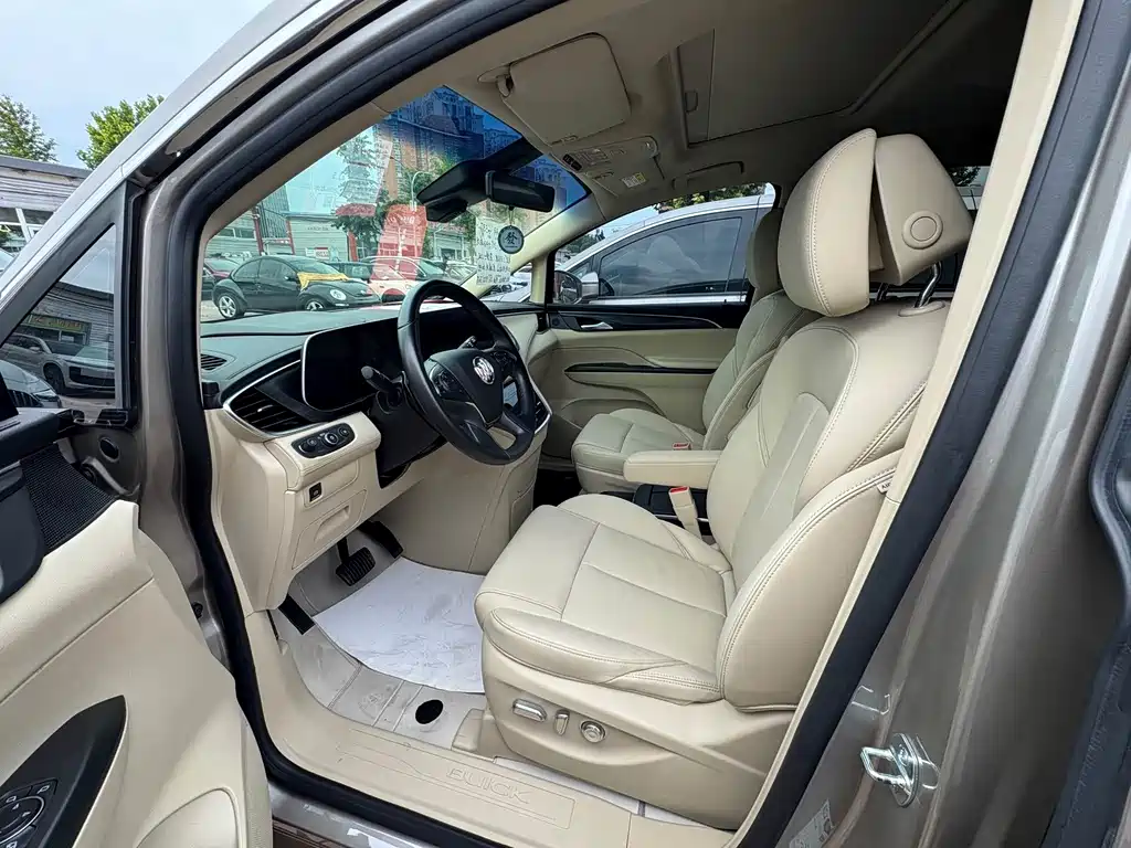 Buick GL8 — миниатюра 2