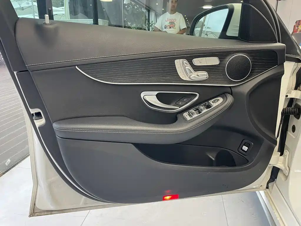 Mercedes-Benz C-Class — миниатюра 5