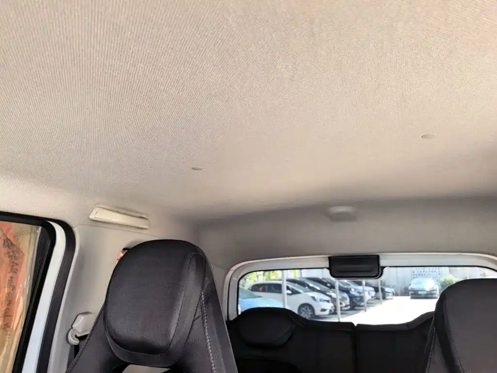 Wuling MINIEV — миниатюра 18