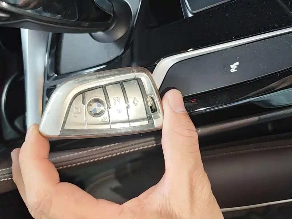 BMW 5 Series — миниатюра 9